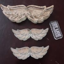 Load image into Gallery viewer, Small Angel Wings Compartment Mold made w/Crystal Clear Platinum Silicone