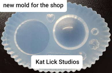 1.5 Circle Flat & 1.5 Circle Domed Mold Made w/Crystal Clear Platinum Silicone