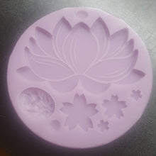 Load image into Gallery viewer, Exclusive Etched Lotus Flower Mold made with Crystal Clear Platinum Silicone