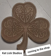 Load image into Gallery viewer, 5 Cavity Celtic Pallet Mold Made w/Crystal Clear Platinum Silicone Mold