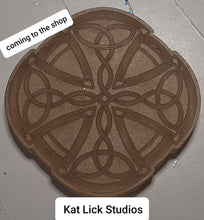 Load image into Gallery viewer, 5 Cavity Celtic Pallet Mold Made w/Crystal Clear Platinum Silicone Mold