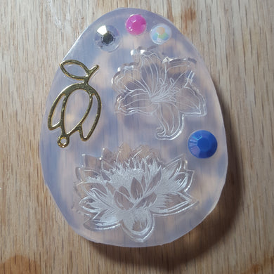 Etched Lotus and Lily Flowers with a Flower Bezel Crystal Clear Platinum Silicone Mold