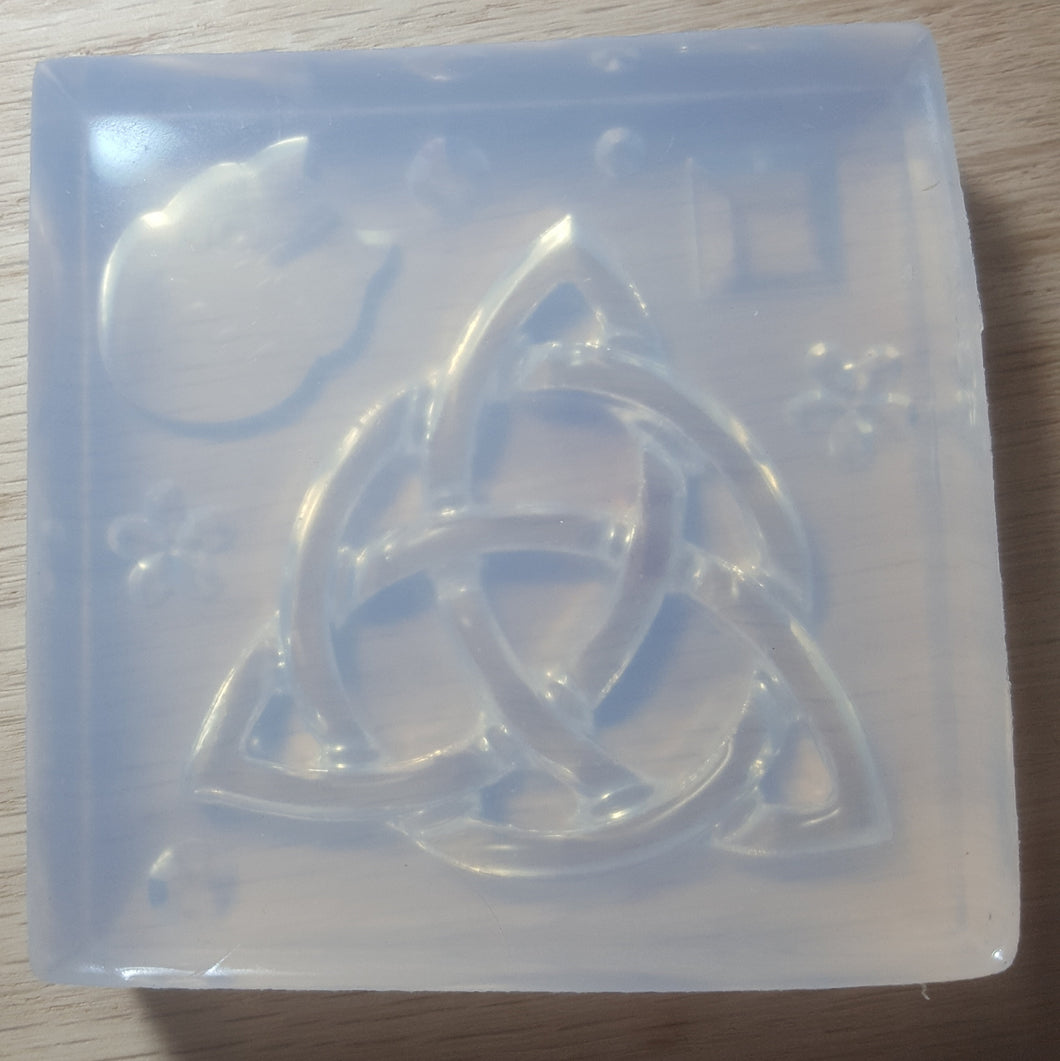 Celtic Triquetra or Trinity Knot Crystal Clear Platinum Silicone Mold
