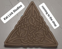 Load image into Gallery viewer, 5 Cavity Celtic Pallet Mold Made w/Crystal Clear Platinum Silicone Mold